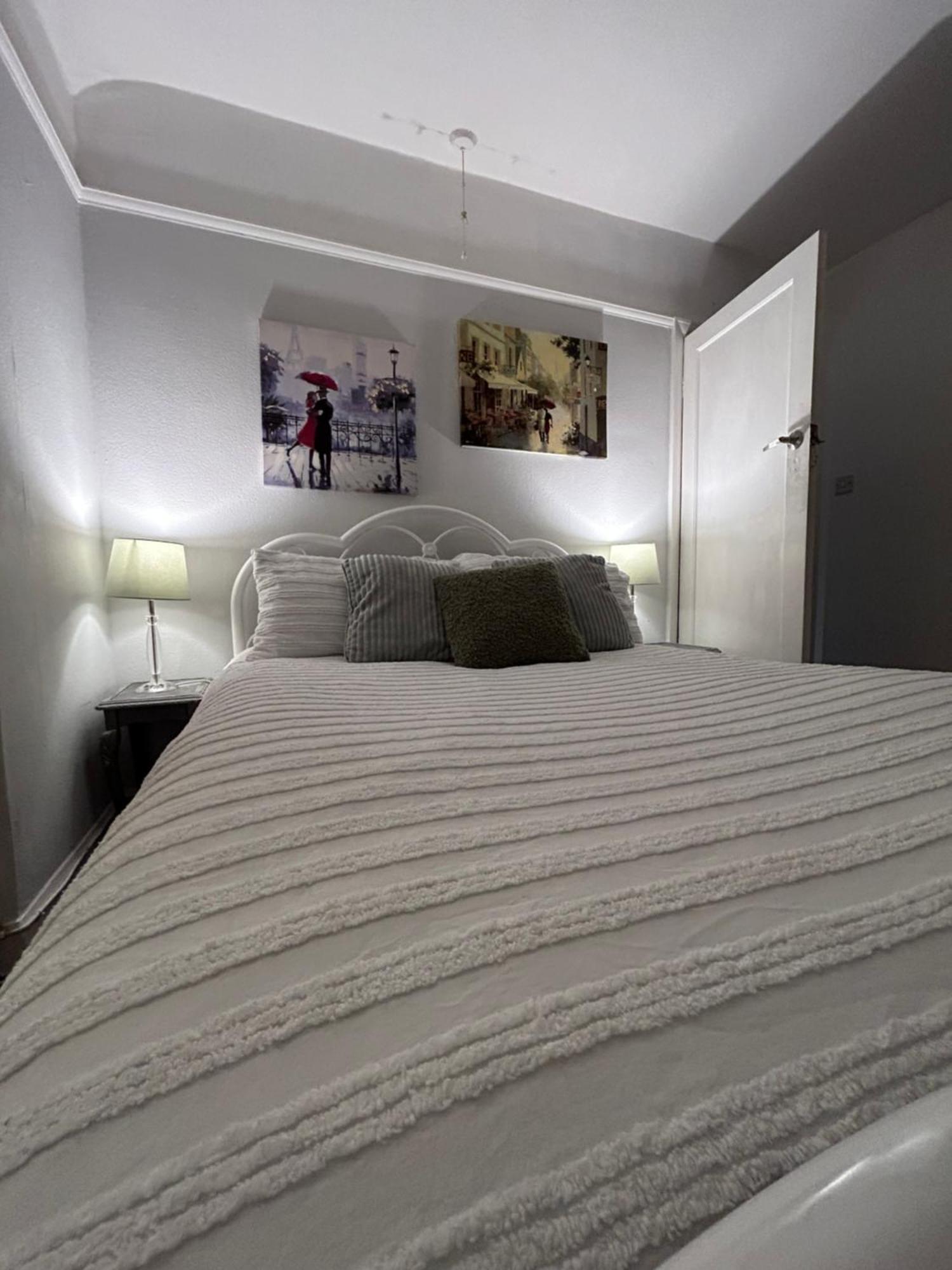 Redditch Rest Near Town Centre & Transport Links Appartement Buitenkant foto