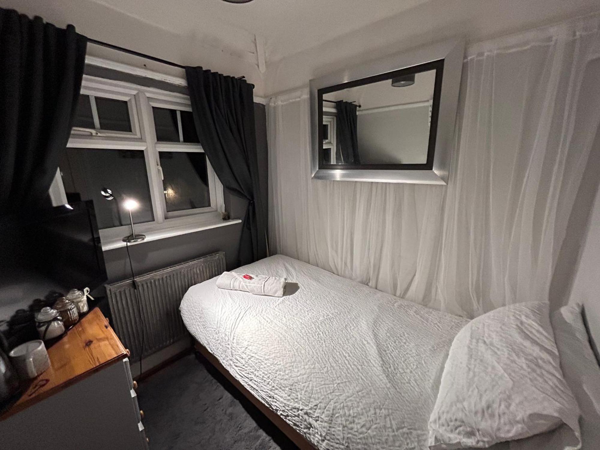 Redditch Rest Near Town Centre & Transport Links Appartement Buitenkant foto